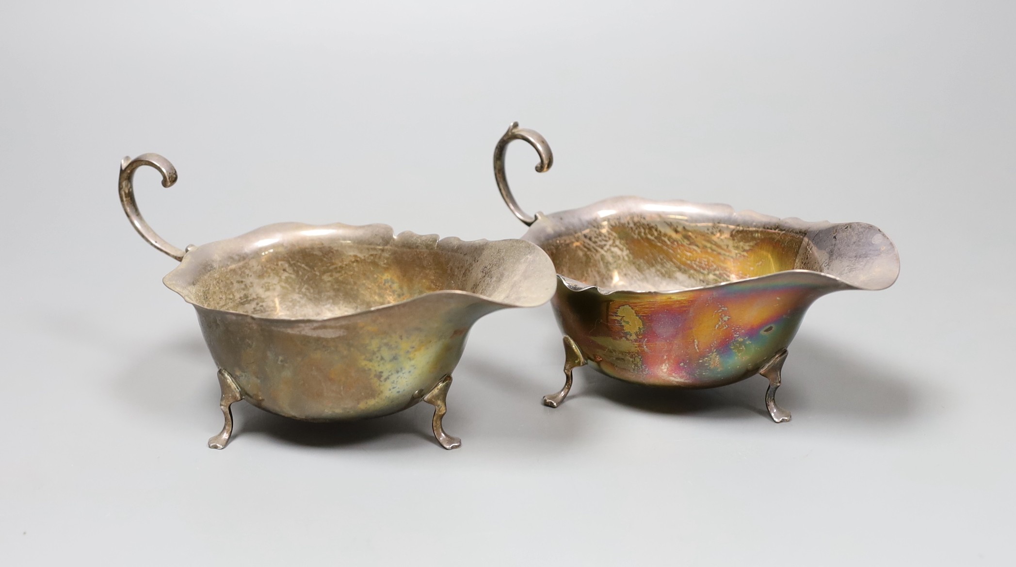 A pair of George V silver sauceboats, Adie Bros., Birmingham 1927, 13cm long